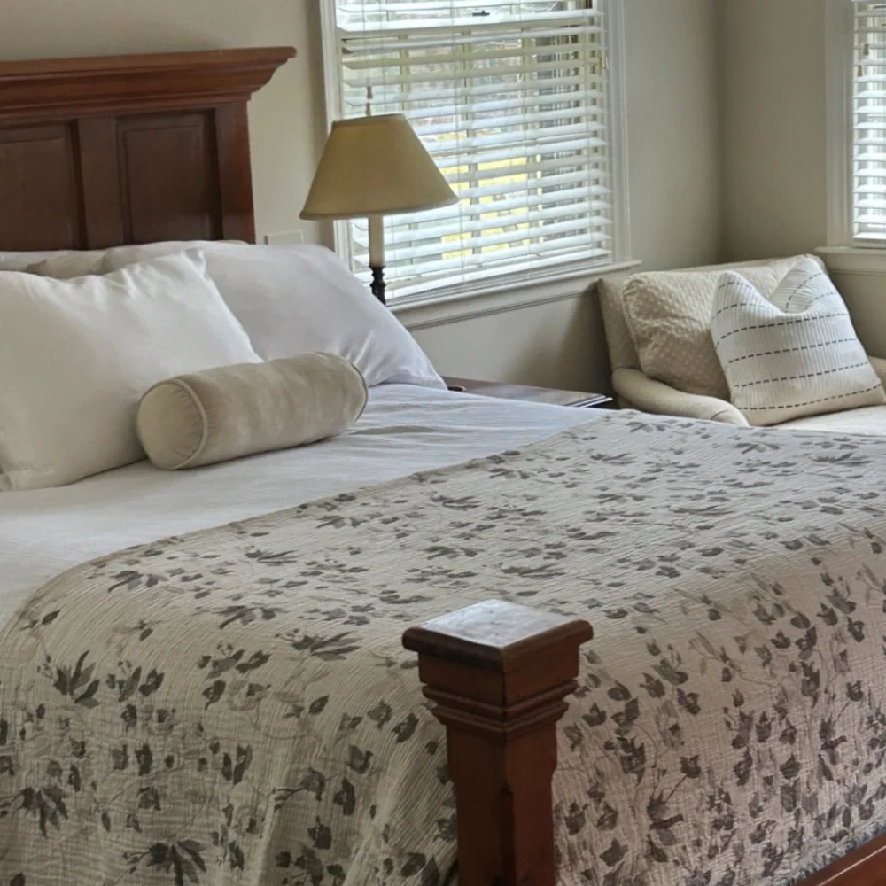Mushroom Gray + Cream Quilted Cover Winter’s Floral Size Queen New With Tags